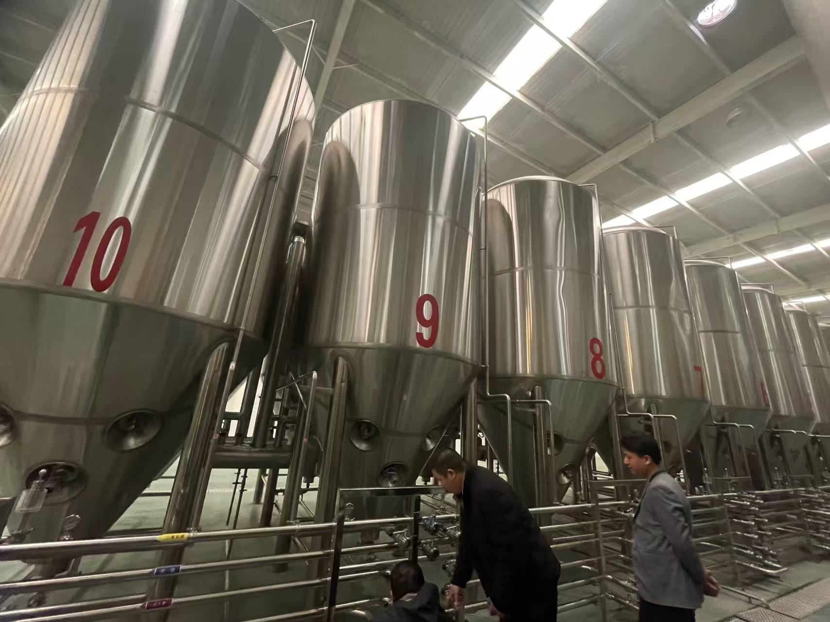 咸宁精酿啤酒设备厂—平面布置、设备设计、制造、调试、培训等一条龙服务